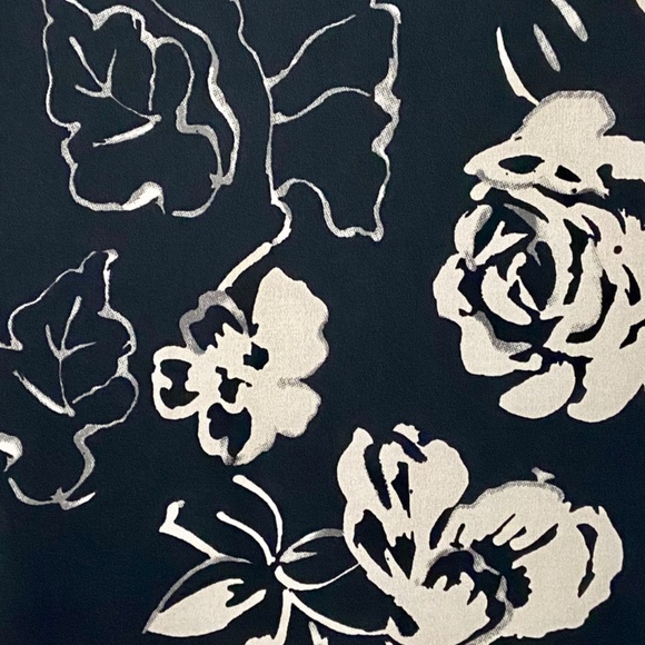 Le Chateau Floral Dress - Picture 6 of 6